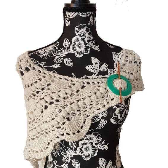Cozy Alpaca Bobble Shawl – Wrap Yourself in Luxurious Warmth & Style!